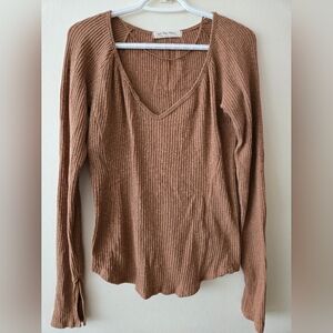 We The Free XL Ribbed V-Neck Caramel Brown Top With Split Cuff Sleeves